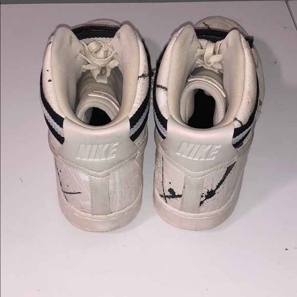 Nikes - Picture 3 of 4